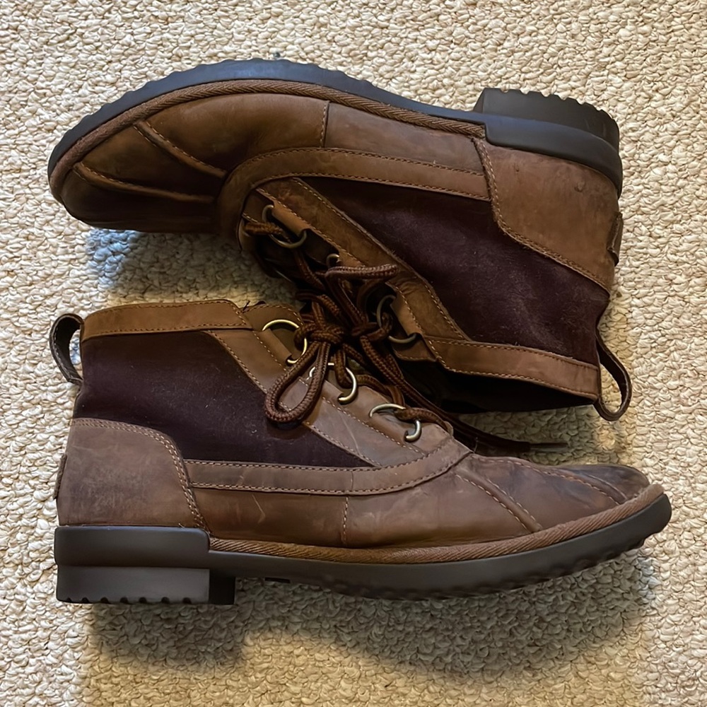 Ugg lightly worn Sherpa lined booties size 9.5